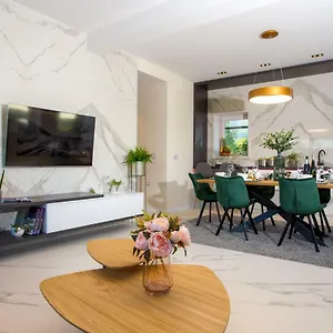 apartmani-paklenica-noa.hotelinzadar.com/